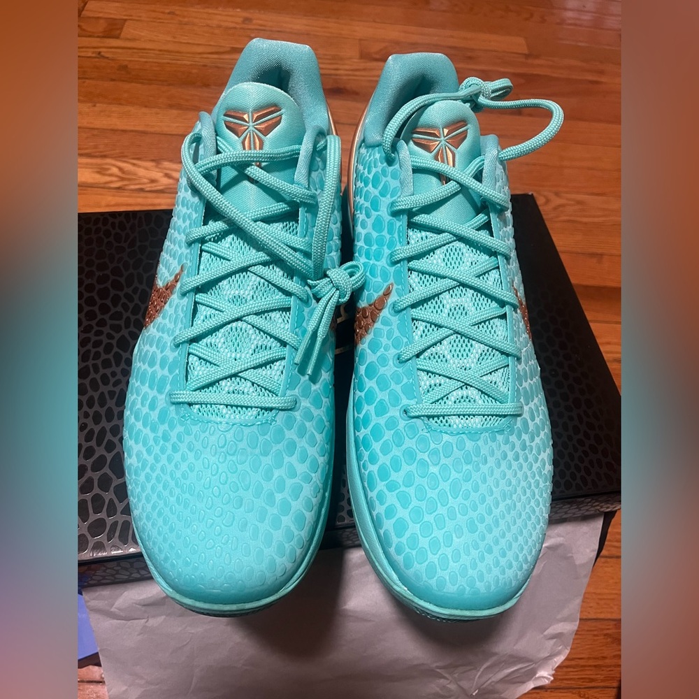 Jalen Brunson x Nike Zoom Kobe 6
Protro 'Statue of Liberty'